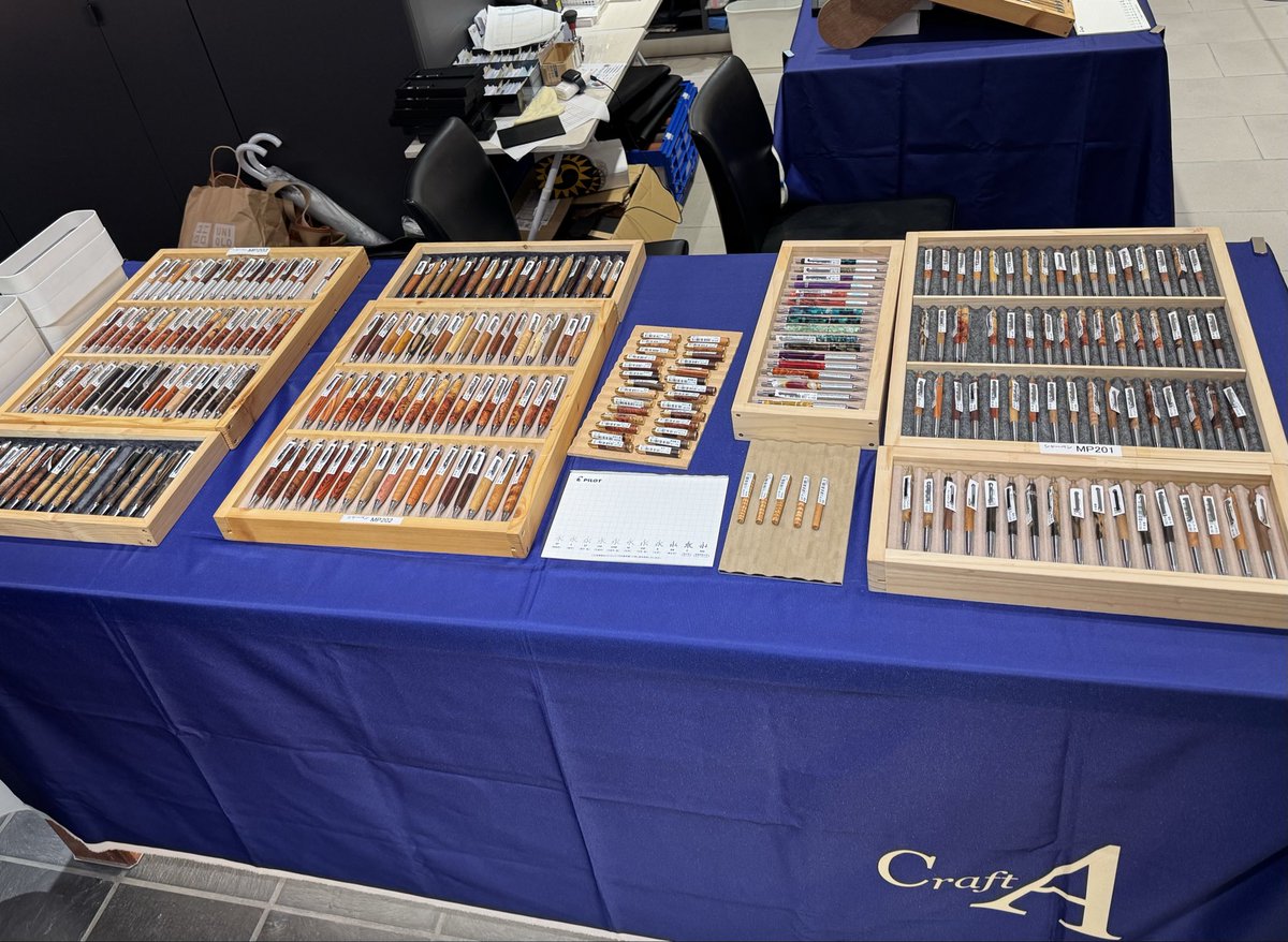 _Craft_A's tweet photo. 本日三越本店　最終日です。
残念な天気ですが、13:30からのフリータイムはゆっくり見て頂けると思いますので、可能な方はぜひお越し下さい。 https://t.co/jlzjocf6ae