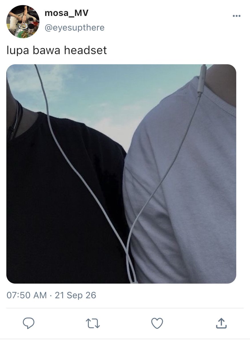 arhi1016029's tweet photo. Lupa bawa headset.
— one tweet #EyeSalt au

CONTAINS : BL , MLM

[ #WrittenInTheMagniVerse ] https://t.co/c73z5LOGze