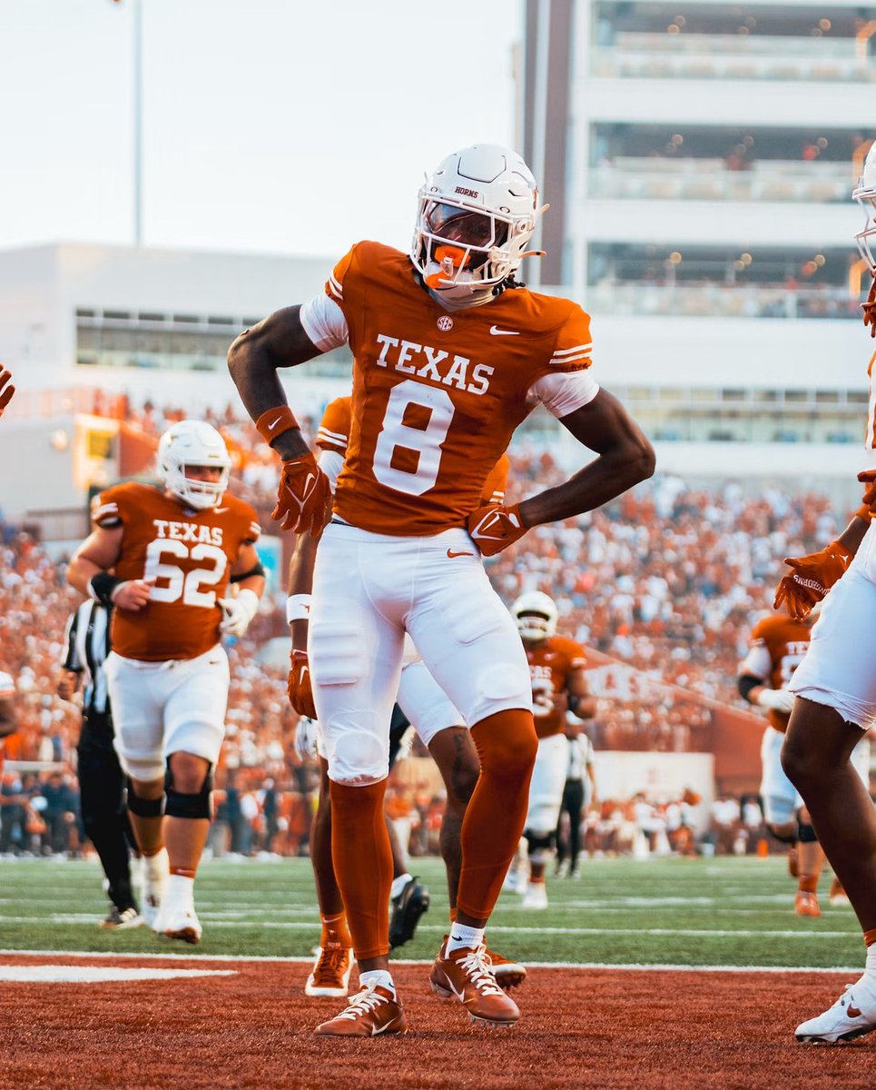 UncleFraz's tweet photo. I’m seeing a lot of discussion about last night’s look that Texas brought out versus UTSA. I thought I’d give some historical perspective. While I appreciate some people’s passion on here… it doesn’t always reflect historical fact or in some cases I see far fetched mock ups that will never happen. 

Overall uniform, cleats and accessories is something I’ve tracked with the program for the 30 years of my life along with the eras that precede me. So let’s try to clear up some stuff in the following thread regarding cleats, socks, accessories as those are the main culprits of the current uniform debate 🧵 - 1/15