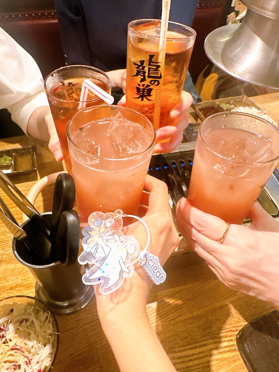 acamar306's tweet photo. 昨日のライブ、とても楽しかった！
体調も良さそうで歌も絶好調で良かった。選曲も神がかってて私の最後の日も良かったし、JANE DOESも男女デュオで聴けて嬉しかった。大阪も満喫できて良き良き
フォロワーさんに会えるのも嬉しかった！ありがとうございました🫶 https://t.co/mHC4TZmexP