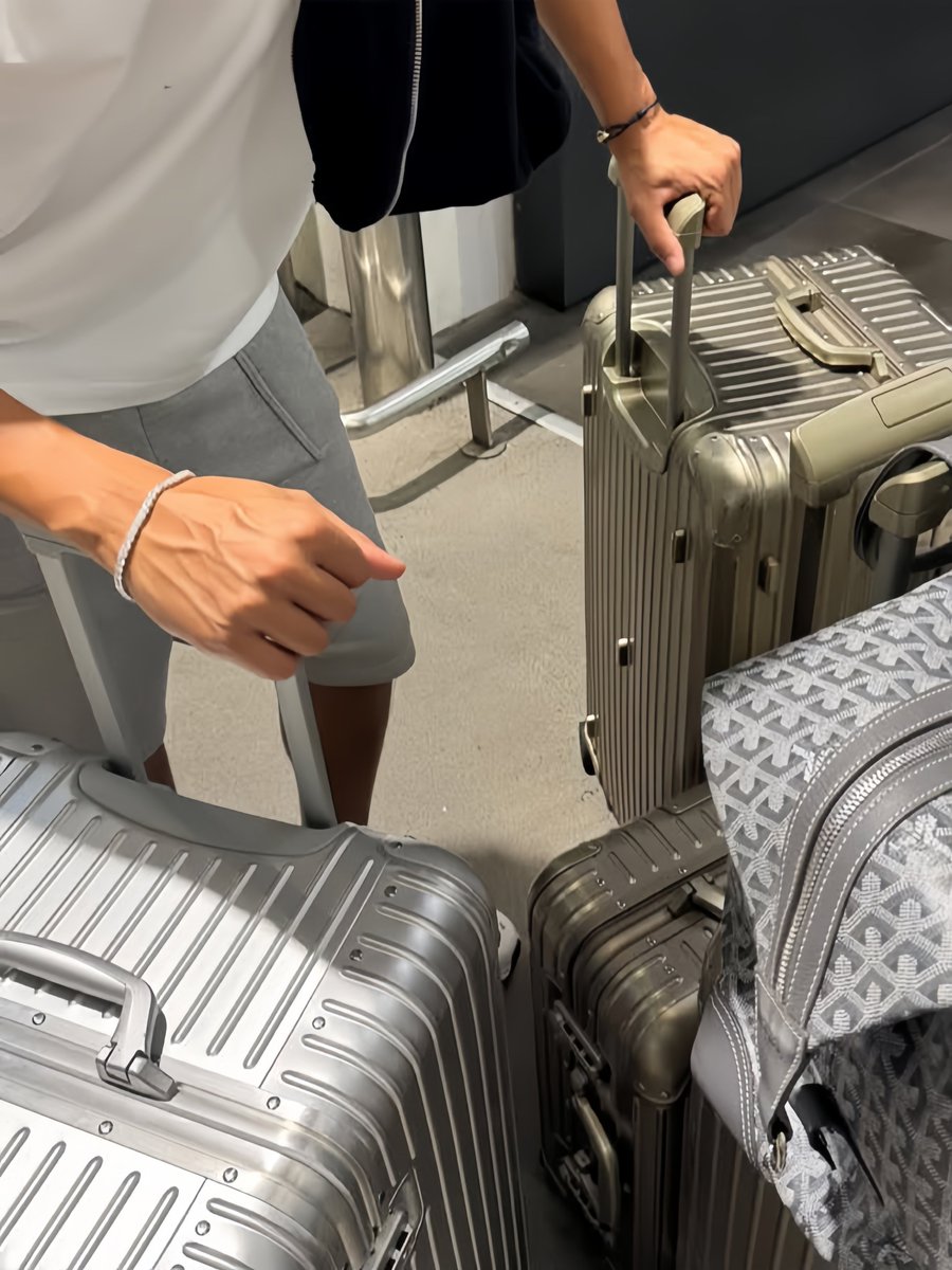 thewildrote's tweet photo. unos momentos antes del viaje a londres! https://t.co/vTO6tGOGmv