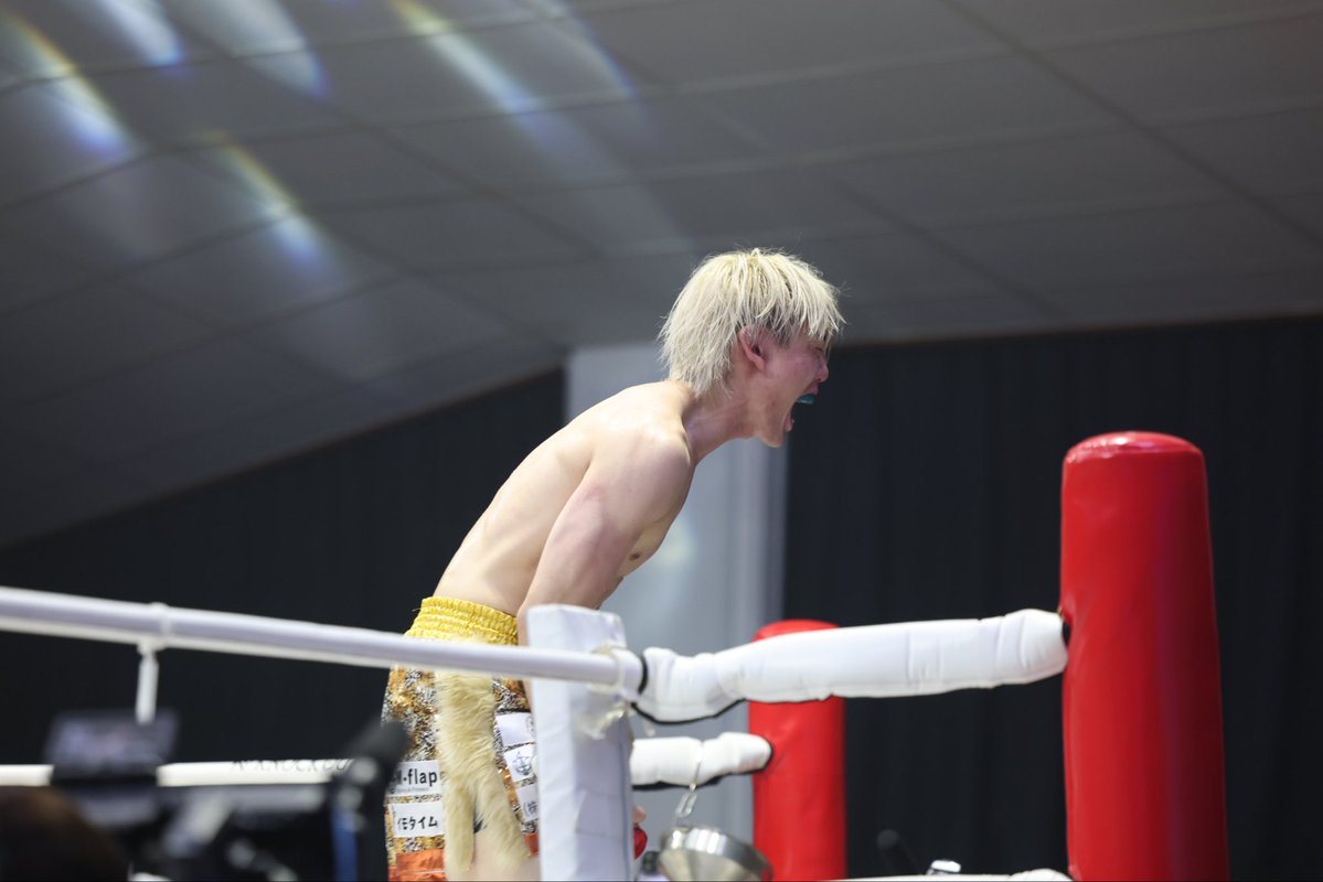 new_ryoootooo_'s tweet photo. プロ10戦目
KOで勝ちました
応援ありがとうございました

再起戦だからこそ
倒し方にこだわる
やられた倒し方でやり返す

いつもより貰っちゃったけど
こんなのもできるんです！

もっと上に行きます
応援お願いします

@kb_knockout 
©︎KNOCK OUT https://t.co/ZVvAxiu3bb