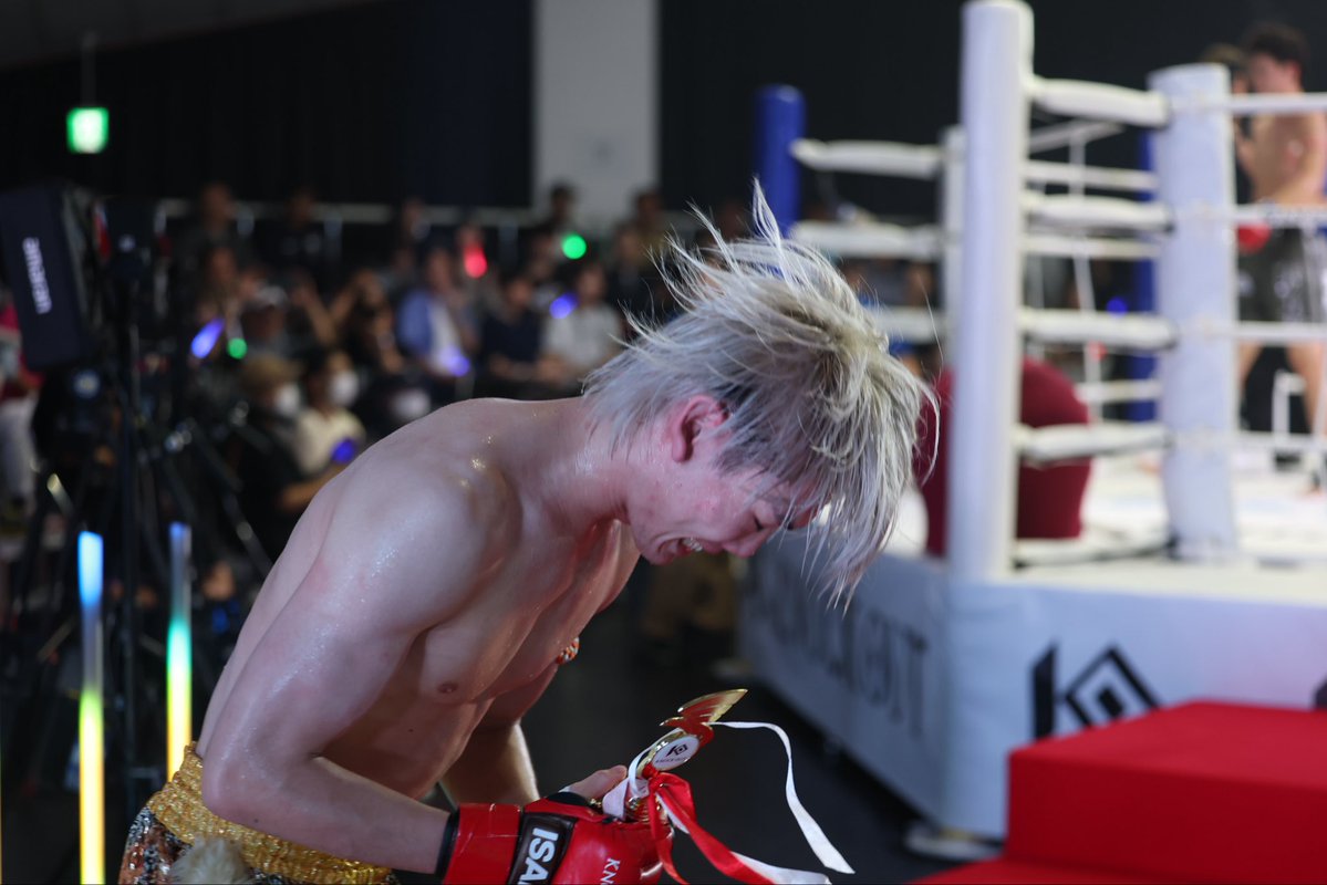 new_ryoootooo_'s tweet photo. プロ10戦目
KOで勝ちました
応援ありがとうございました

再起戦だからこそ
倒し方にこだわる
やられた倒し方でやり返す

いつもより貰っちゃったけど
こんなのもできるんです！

もっと上に行きます
応援お願いします

@kb_knockout 
©︎KNOCK OUT https://t.co/ZVvAxiu3bb