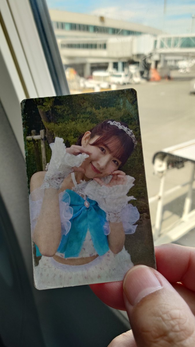 takocurry's tweet photo. 新千歳から中部空港へ飛ぶよ
#つばきファクトリー https://t.co/qqyUMfn3j1
