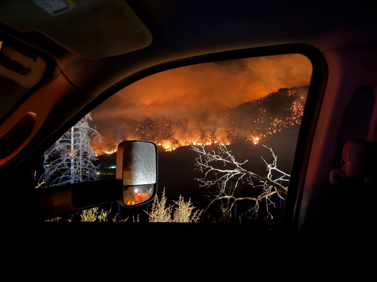 CALFIRELNU's tweet photo. The #LucasFire that started Sept. 10 in northwest Lake County and burned 4,128 acres, is now 100 percent contained.
After more than a week of sustained firefighting efforts, crews have successfully established full containment of the fire. It will now move into patrol status where crews will continue to monitor the site until there is no smoke observed coming from it for three consecutive days.
We thank the firefighters, cooperators, @lake_sheriff and the Lake County communities for their support throughout the incident.
