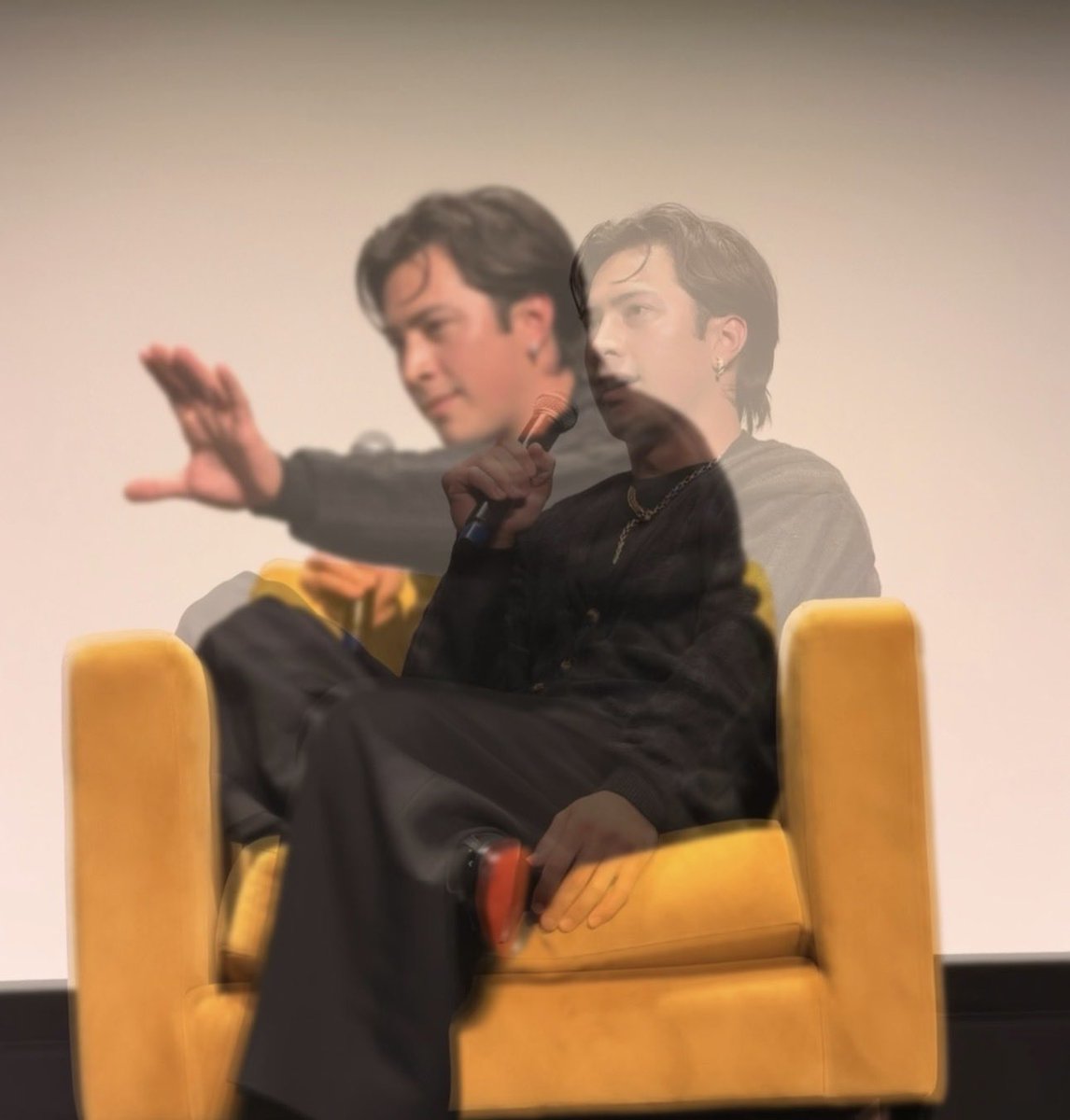 ewanhuds's tweet photo. Live Photo glitched and it looks like he had an out of body trauma experience https://t.co/sXsDNDDamY