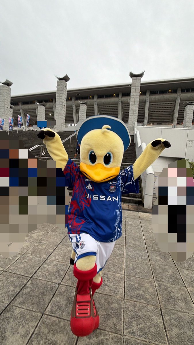 No1wkyana_fc's tweet photo. 一昨日マリノス君さんに遭遇して
いわきから来たよ〜と伝えたら

ものすごい勢いで握手してくれて
ものすごい勢いでプテラノドンしてくれて
ものすごい勢いで抱きしめてくれた

推しとモフれる日がくるとは...
更に好きになってしまったｧ〜〜！！

#マリノス君
#fmarinos https://t.co/RC9abrOa7k