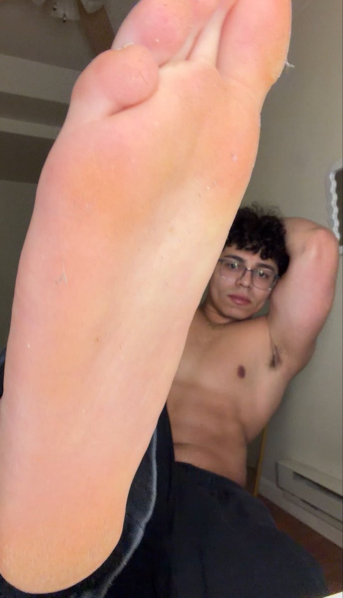 AlphaOrionn's tweet photo. You’d be licking the lint off these dogs if I let you😂👣 https://t.co/ahgjTpNDN0