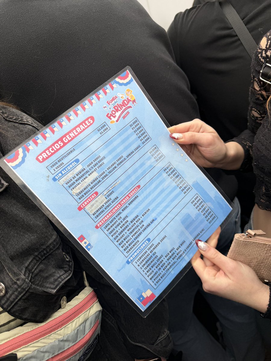 amuuyiri's tweet photo. @mauriciodiazzzz @Feliponcio87 me imagino que se refiere a la privatización y externalizacion de los servicios, fui a la fiebre de la cumbia y ahora a la fonda doña florinda y es ir a un lollapalooza… el sistema de venta de entradas (cobran cargo por servicio), que te cobren los vasos para el terremoto, etc https://t.co/uoVZud0QWs