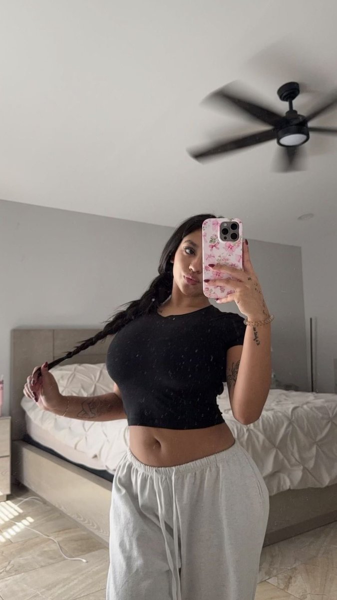 annah409872's tweet photo. Day 1 of looking for a man on X who’s into chubby girls ✌️ https://t.co/aTWDHuiZOo