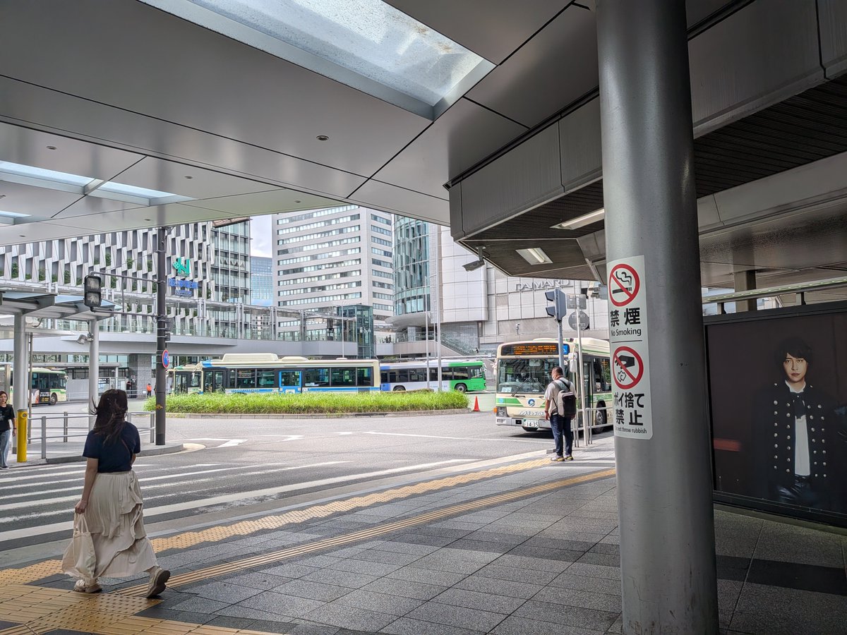 ruru_jump0131's tweet photo. じゃんぷの広告JR大阪駅御堂筋南口
バスターミナルの外です！！ https://t.co/uFswtZrfTn