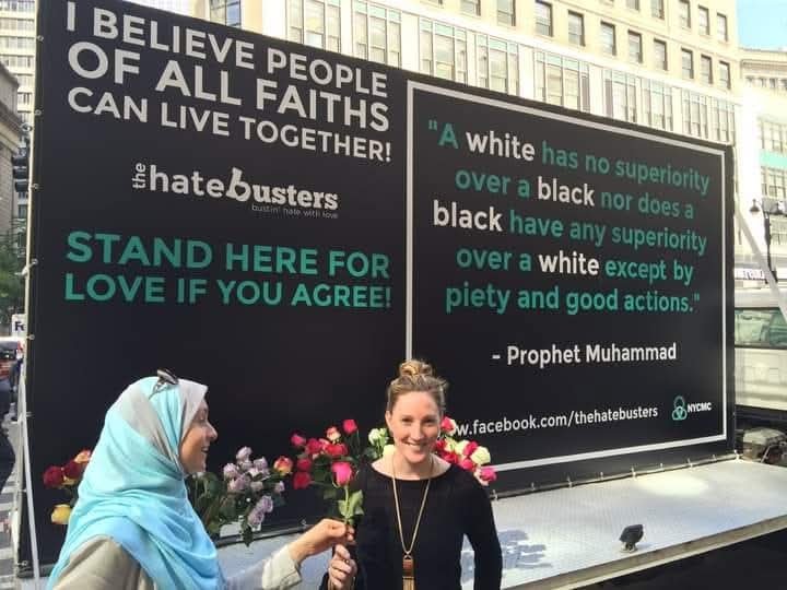 ScreenMix's tweet photo. صوره من مدينة نيويورك الأمريكية: "لا فضل لأبيض علي أسود ولا لاسود علي أبيض إلا بالتقوى"

- النبي محمد ( صلي الله عليه وسلم ) https://t.co/f5sg70rNUc