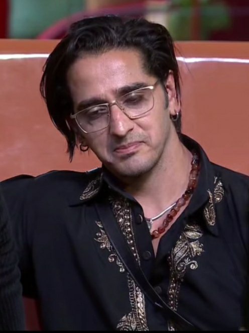 rosyscr's tweet photo. Everything aside how innocnet  qazi looked today like those innocent puppy eyes and masoom sa bacha dant khate hue 😂🥺🥺🤧
Qazi bhai ap rockstar the rockstar ho aur  rockstar rahoge aaaaauuu !!!
#QaziTouqeer 
#biggboss20 
#bb20
#qazi https://t.co/8o2ZcSNjRe