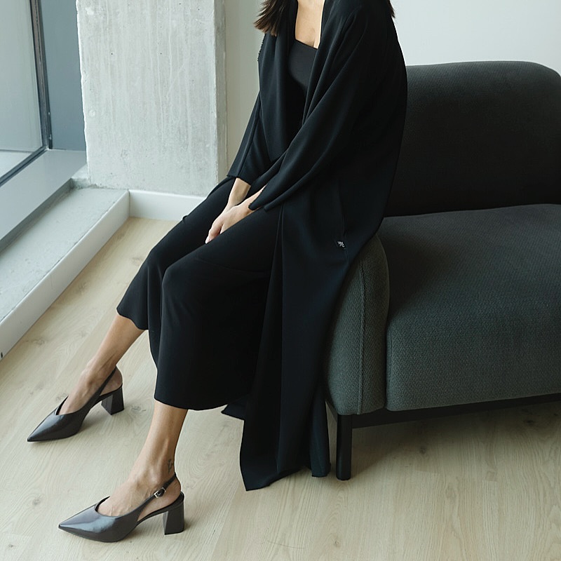 MissTomehak's tweet photo. ——Every detail amplified when dressed in black 🐚🖤 https://t.co/WxNoY0llXq