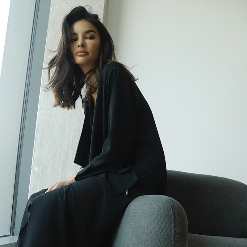 MissTomehak's tweet photo. ——Every detail amplified when dressed in black 🐚🖤 https://t.co/WxNoY0llXq