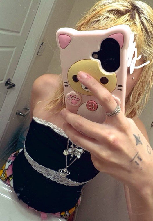 burner0486's tweet photo. i lov my dermal so muxh \\(*^o^*)// https://t.co/EpUSgOhH7K