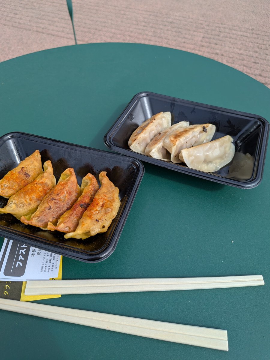 rl3ryZLRGF30101's tweet photo. 餃子！お持ち帰りはできないお渡しなのでご注意を https://t.co/G4nr6m0qsp