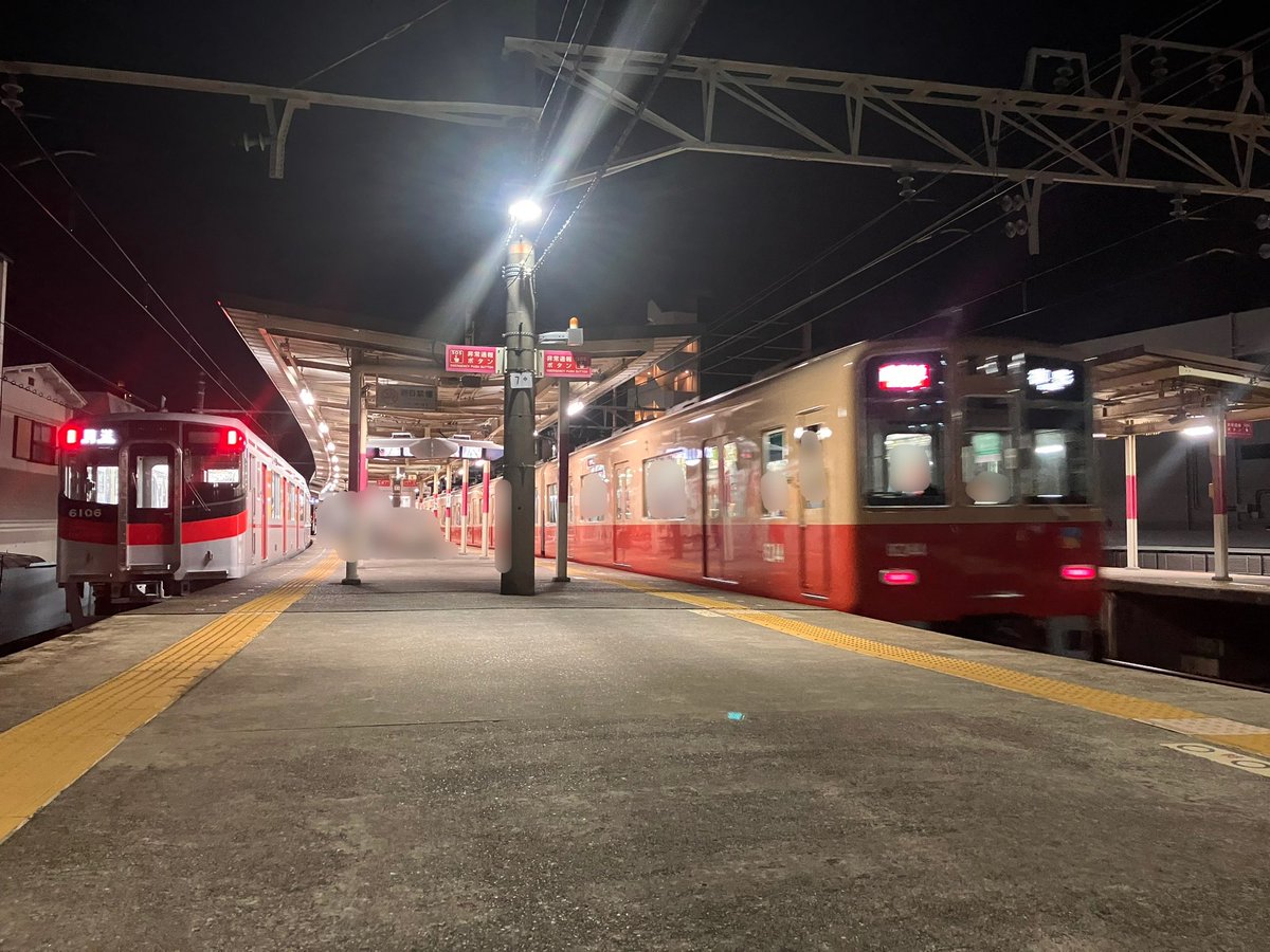SuicaSeaside's tweet photo. 【飾磨花火臨レポ③】
臨時上り最終便は22時49分発の普通車高砂行きで、6006Fが充当されました。
普通車の高砂行き自体は平日朝に下りで定期運行がありますが、上り列車では現在存在していません。
この列車については高砂到着後、H9230列車の待避後に東二見へ回送されました。
#山陽電車 https://t.co/wosYBzjZIJ