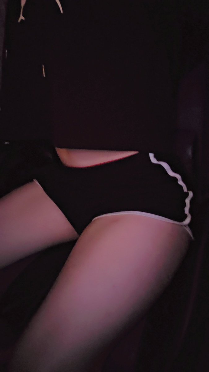 imatmdisguised's tweet photo. opened 𝕏... then didn't post 🥀
anyways, gaming posture ദ്ദി˶˃ ᵕ ˂ )✧
#femboy #twink https://t.co/7NtLNNPCa2