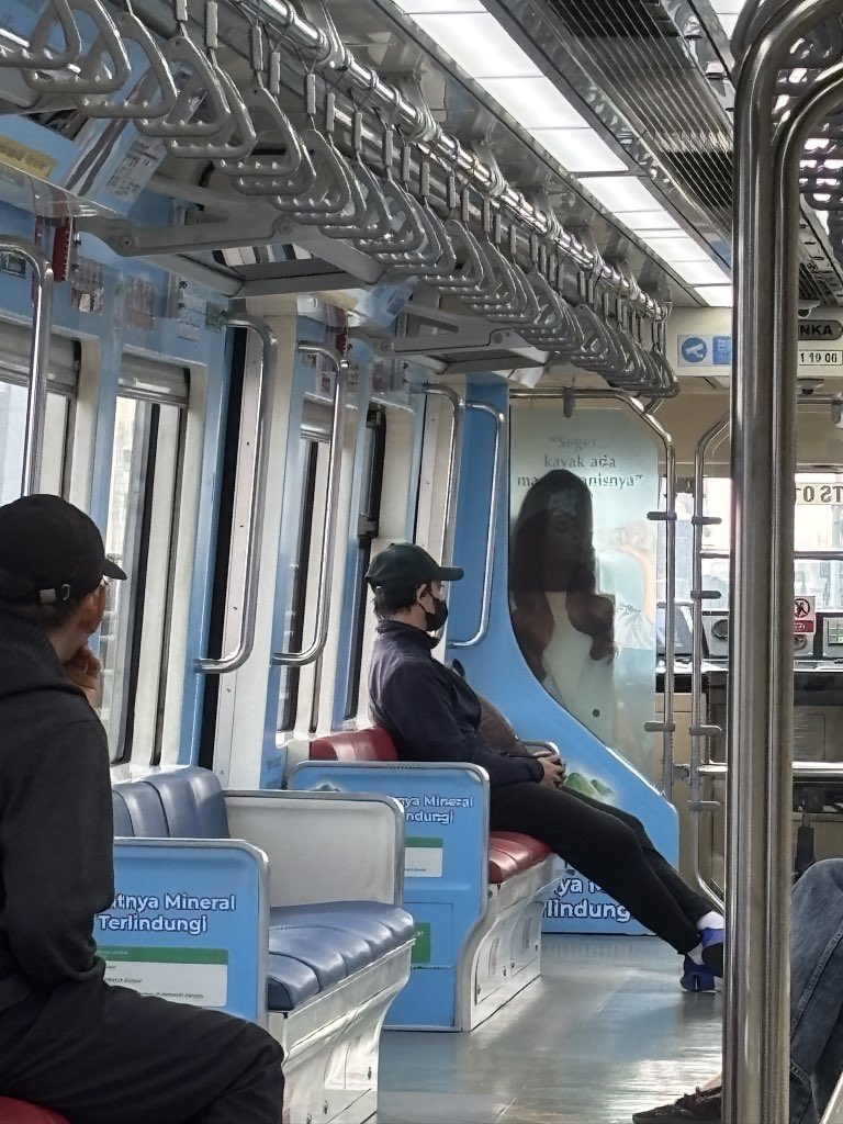 bittercaffeines's tweet photo. MASIH PAGI UDAH KAGET BJIR 😭😭😭 https://t.co/8Y9oEHsHZu