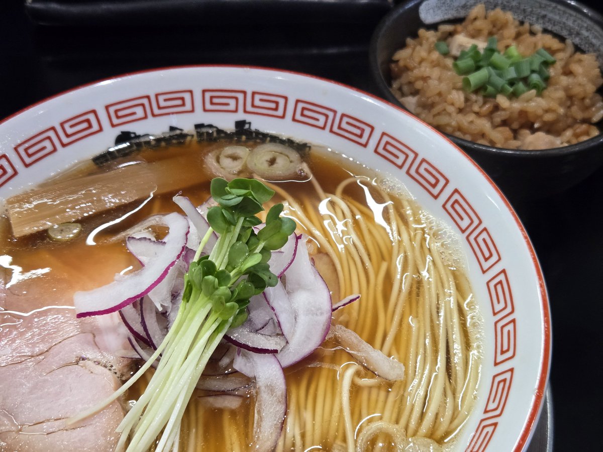 ngttk's tweet photo. シルバーウィーク最終日…
menya787 さんへ😃
レギュラーから
煮干(醤油)🍜
地鶏の炊き込みごはん🍚
帰りに麺友さんからの甘い誘惑💖
麺屋フリスタ さんへ😃
焼き秋刀魚豚骨らーめん🍜
どちらも
美味しくいただきました(^_^)v https://t.co/0mFGHtHRzd