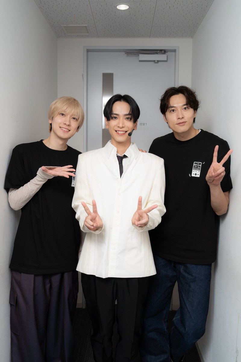 m_kuroba's tweet photo. おはようございます。
 #マリフェス2026
昨夜無事に終演。
ご来場いただきました皆様ありがとうございました！
楽しんでいただけていたら幸いです。
僕は最高に楽しかったです😭

2日目マリフェスに遊びに来てくださった
育三郎さん、樟太郎、一慶さん、成弥さん
サプライズでメッセージ動画を送ってくださった、花總さん、流司
ありがとうございました🙇
皆様のあたたかさに本当に感謝しております。
初日と2日目、皆様と過ごせた時間は宝物です。
最大級の愛と感謝を！
これからも黒羽麻璃央をよろしくお願い致します！