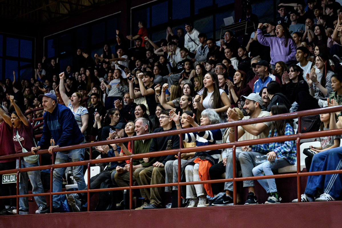 clublanus's tweet photo. 🏆🏀 𝗖𝗔𝗠𝗣𝗘𝗢𝗡𝗔𝗦 𝗗𝗘 𝗟𝗔 𝗟𝗜𝗚𝗔 𝗙𝗘𝗗𝗘𝗥𝗔𝗟 𝗙𝗢𝗥𝗠𝗔𝗧𝗜𝗩𝗔 𝗙𝗘𝗠𝗘𝗡𝗜𝗡𝗔 𝗗𝗘 𝗕𝗔𝗦𝗤𝗨𝗘𝗧𝗕𝗢𝗟

La categoría U15 del Club Atlético Lanús se consagró en el certamen al derrotar por 60-48 a la Municipalidad de Luján de Cuyo, en el Microestadio Antonio Rotili.

#OrgulloGranate 🇱🇻 #LanúsBásquet
