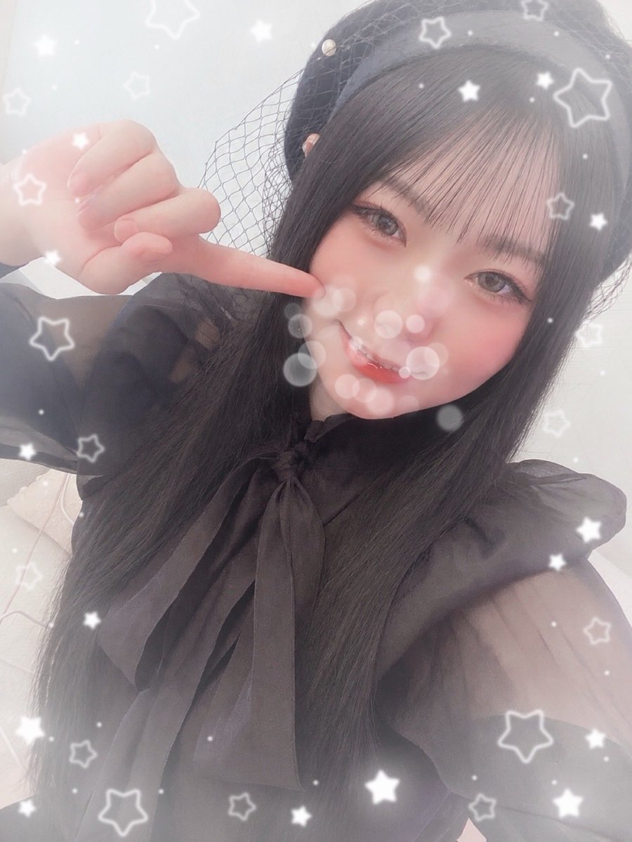salurasan's tweet photo. 台風が心配で早めにルームに着きました🚗 ³₃

靴したびしょびしょになるから
長靴か雨を浸透させない靴で
来るのがオススメです🥺

本日もよろしくお願い致しますm(_ _)m https://t.co/WgHkHe1U74