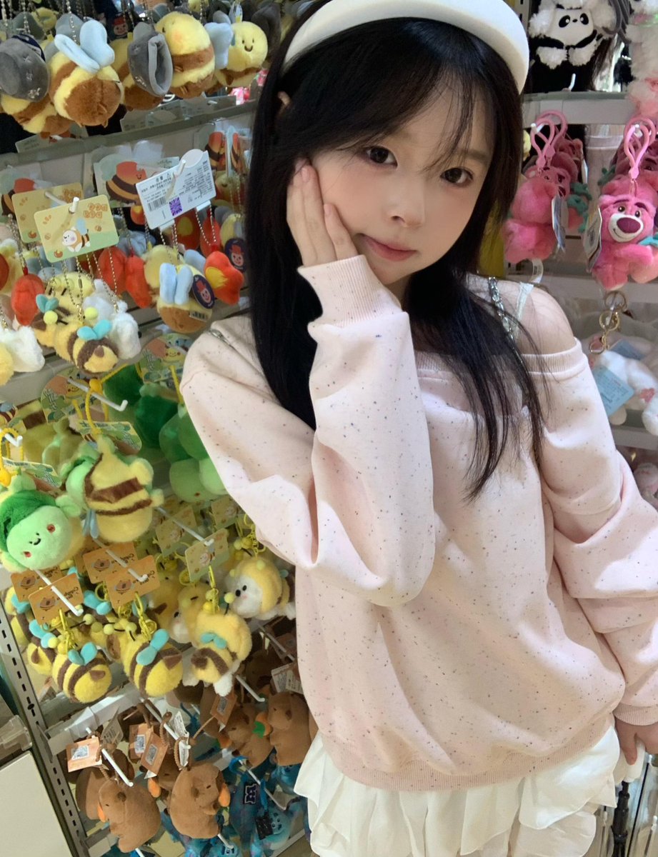bridget61ea7's tweet photo. 这么早有人在吗？

有人想锐评一下我自己14岁的福嘛🥺

赶紧看，我要删了… https://t.co/Vq0rHOjvX3