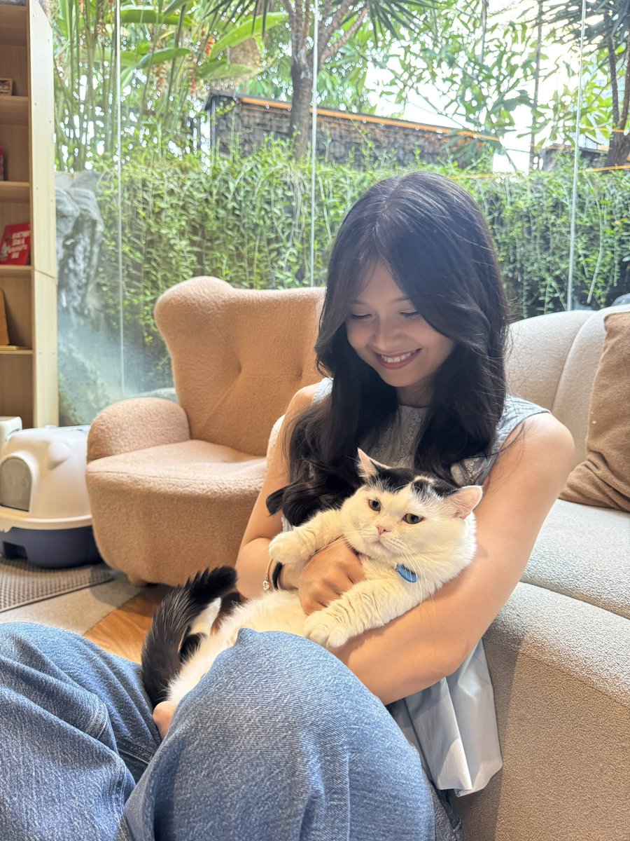 C_IndahJKT48's tweet photo. happy #SenIndah https://t.co/Vg1YDtLts2