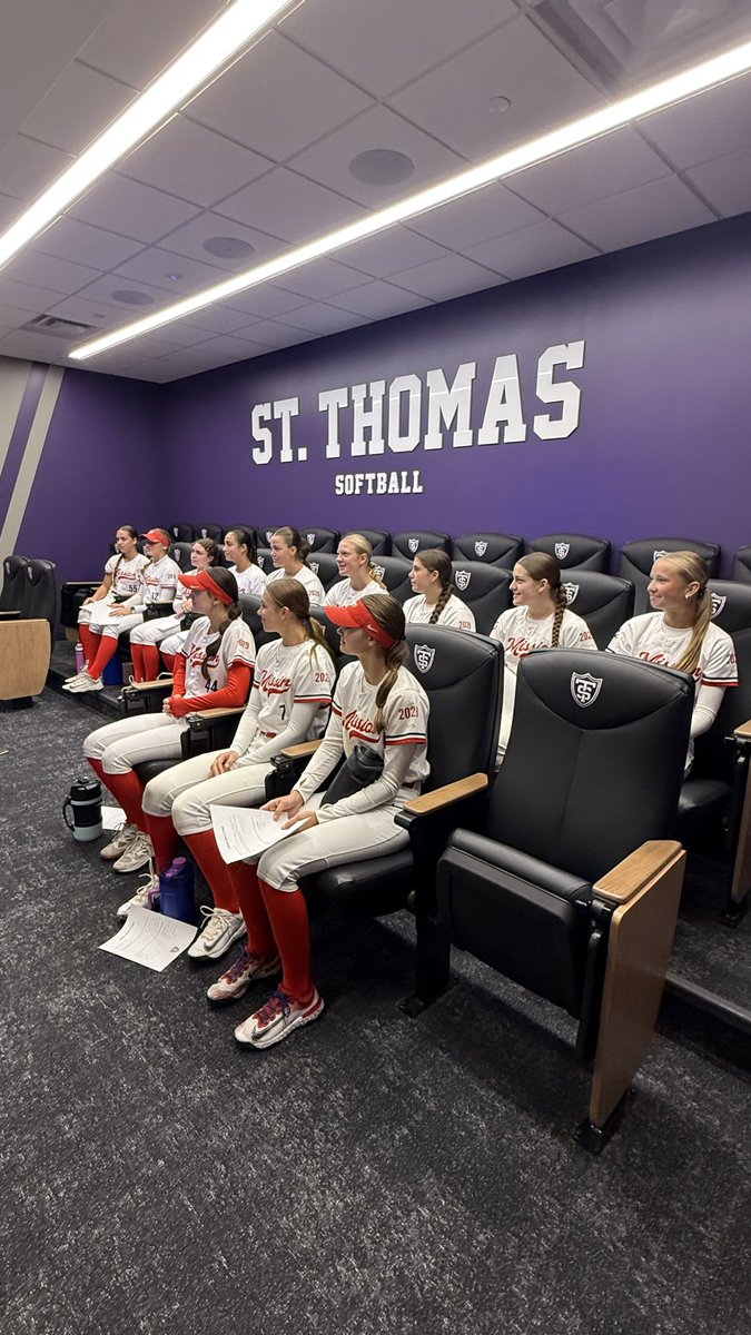 teeganbrown2029's tweet photo. Thank @TommieSoftball for a great team camp and games! Can’t wait to come back, go tommies!🤍💜
@jwalter09 @CoachBagzTrot https://t.co/LbWySHlON7