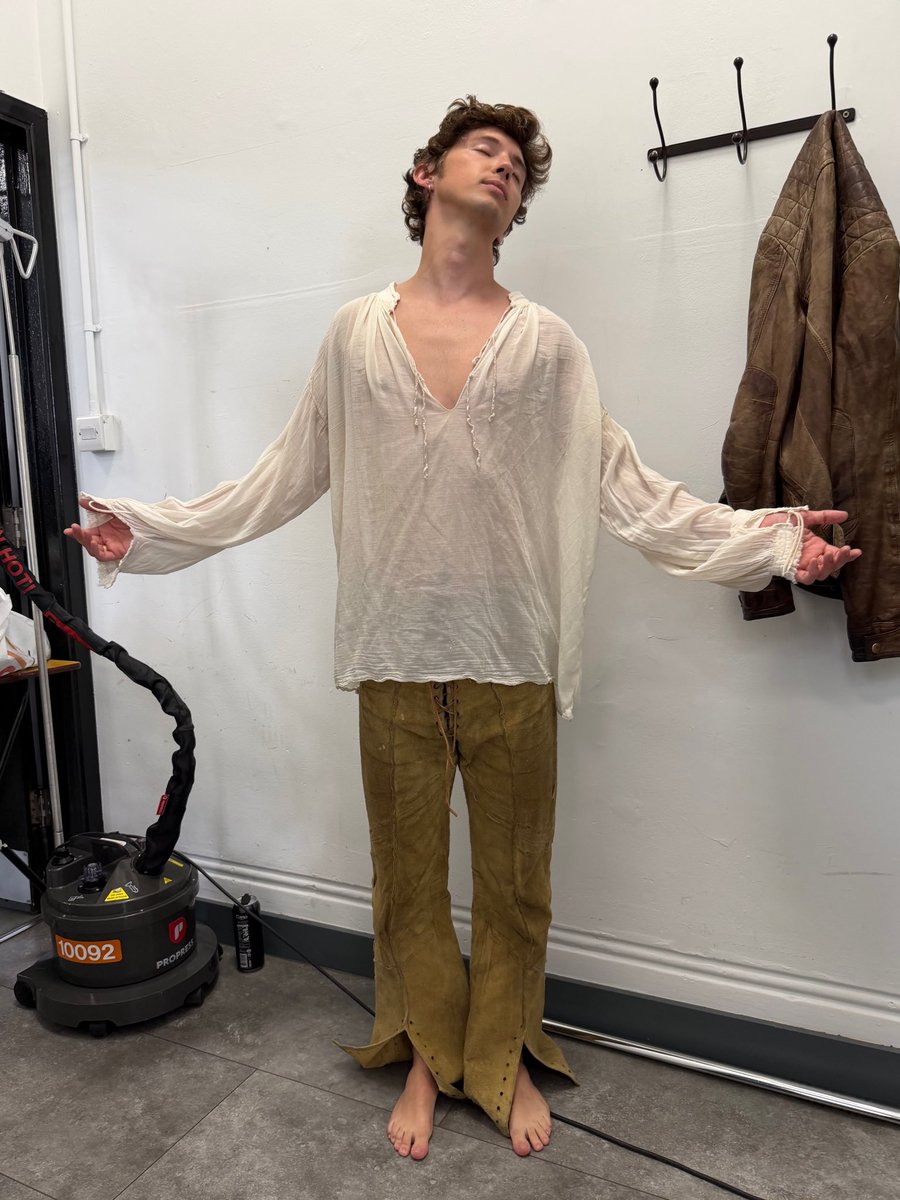 UpdatedTS's tweet photo. Troye being styled for the Party Music Video 🤍 https://t.co/gxJZd6qamt