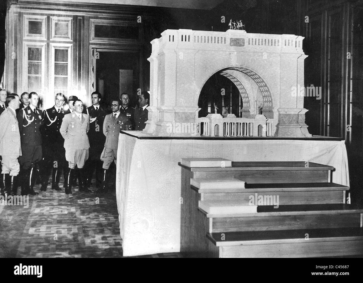 Damaan4u33's tweet photo. This is where Trump got his idea for a Triumphal arch.

It's got nothing to do with us needing one.

Trump continues to mimic things from the only book  that he's half-read: This idea's from his idol's autobiography, Hitler's "Mein Kampf"

Don't believe him. https://t.co/KbVCcMtpMn