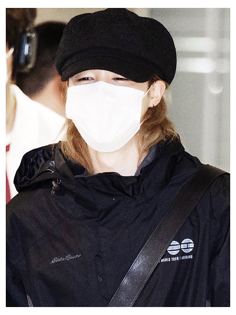 jminsurev's tweet photo. jimin + beret + airport = jminsurev coded ✉️👼🏻✦ ݁˖ https://t.co/2R1itXkLYv