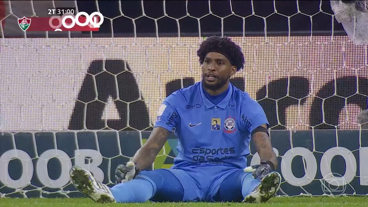 camalkov's tweet photo. Esse que é o goleiro da seleção! Parece que não tem mão 
Kkkkkkkkkkkkkkkkkkkkk https://t.co/BsPWAx1TTG