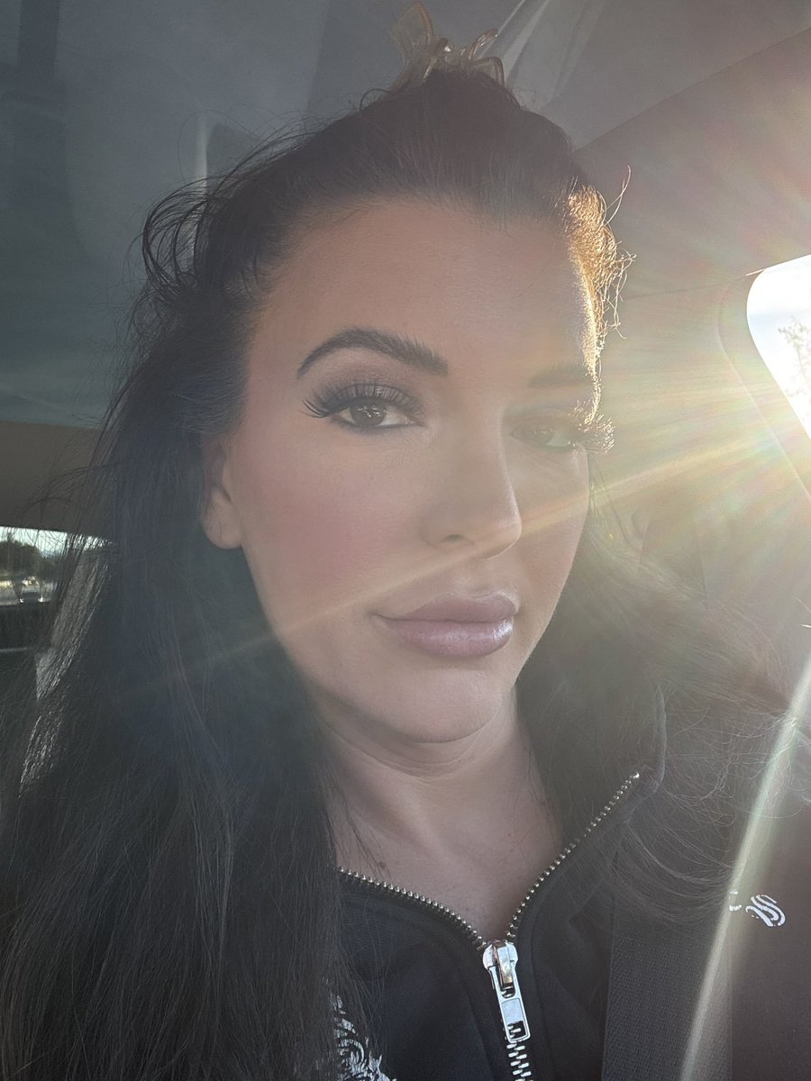 crazydrummer222's tweet photo. SFW #SundaySelfie perfection from @liz_skylar https://t.co/HSbIPNPIoA