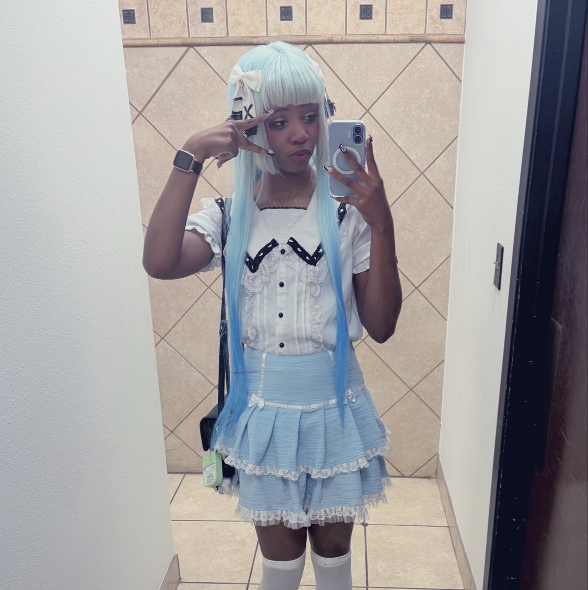 chocohiime's tweet photo. 新しい携帯電話！古い携帯が壊れた ;-; #地雷系女子 #地雷女子と繋がりたい #jiraitwt https://t.co/IrNBJDE8aJ