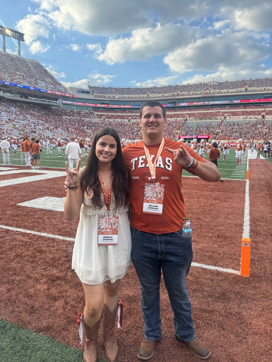 William_Canovas's tweet photo. Had an absolutely amazing time at @TexasFootball!!  Thank you to @KJJFlood and @CoachD_Gatewood for the great conversations and the invite back out for another home game this season!! Hook Em! @clhstxathletics @Coach_EA31 @Sauce__JB3 @tapps247 @TXPSMedia @TexasRecruiting @CoachJeffBanks @CoachZoloty @JacksonGleeFB @Jimmy_UTFB @es0he @milwee4 @KyndalPerry1 @BWells409 @Josh_Dunson @Horns247 @HornSports @ontexasfootball @GHamiltonOTF @davideckert98