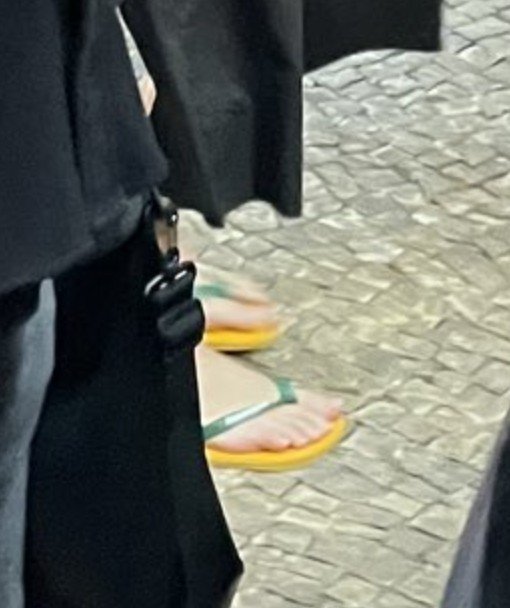 favscake's tweet photo. gente fechem os aeroportos cancelem todos os voos ele está exatamente onde ele quer estar!!!!!!!!!!!!!!! esse homem nunca foi tao feliz na vida dele! https://t.co/dYaEplTxcq