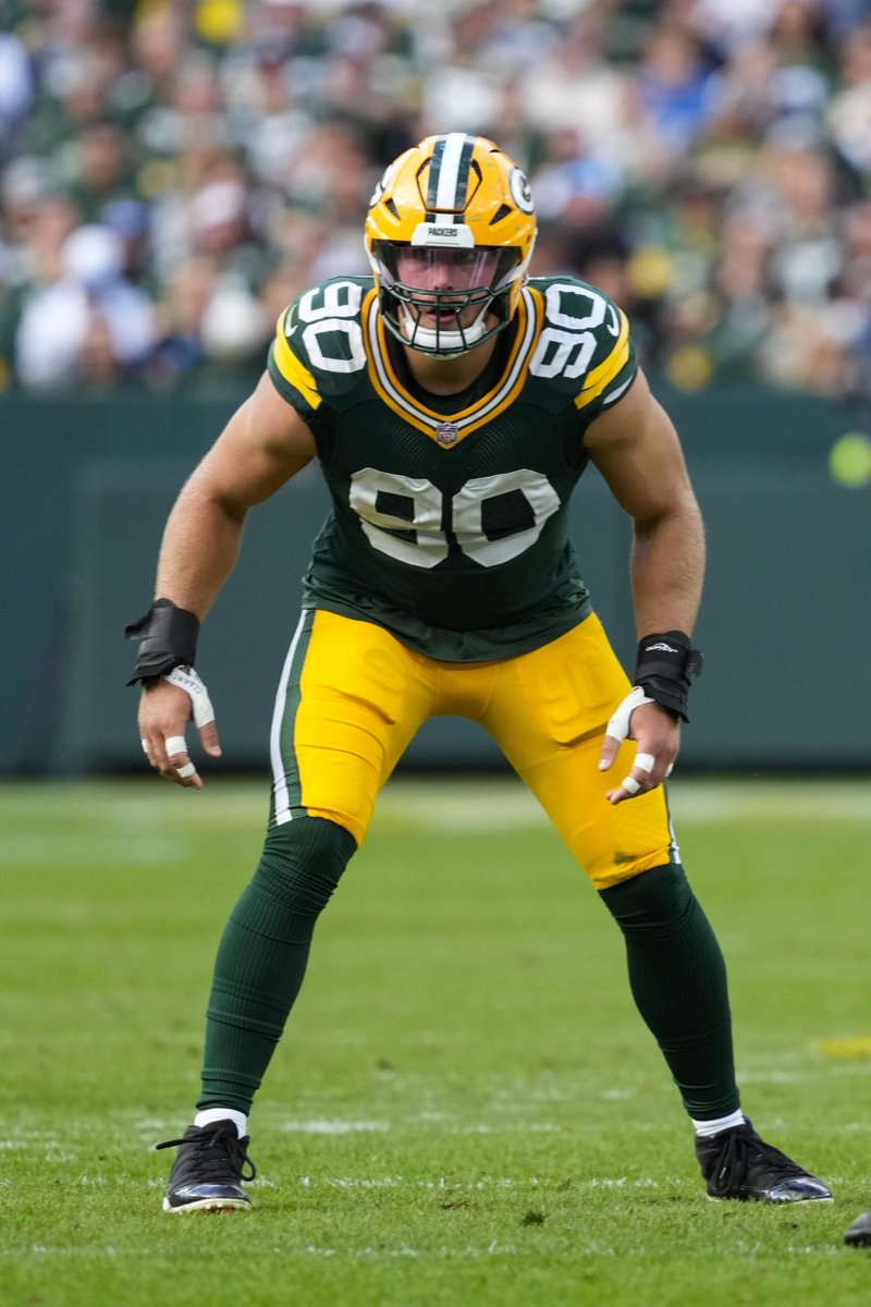 PackersBR's tweet photo. Lukas Van Ness:
10 Tackles totais (!!!!), 7 Tackles solo
3 Tackles para perda de jardas
1 Parada em 4a descida
4 Pancadas no QB
1,5 Sack

Desempenho DECISIVO para a vitória, quando o Packers mais precisou ele brilhou.

-Victor
#GoPackGo https://t.co/Nc4zX5KCSD