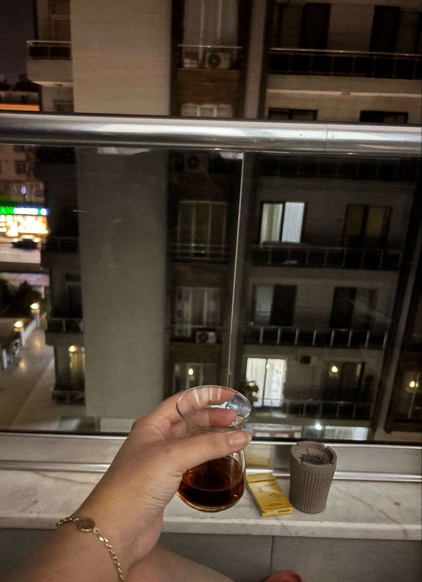 sarapbardagi's tweet photo. Bu aksam da salak levent ve ela icin yakıyoruz https://t.co/GZfaTJp28L