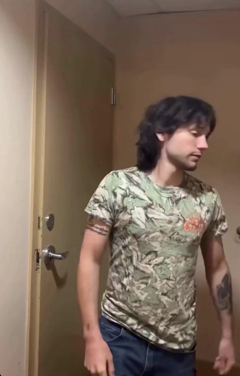 imreadytodjo's tweet photo. he be wearing the fuck out of this shirt https://t.co/RGXeSBc2hv