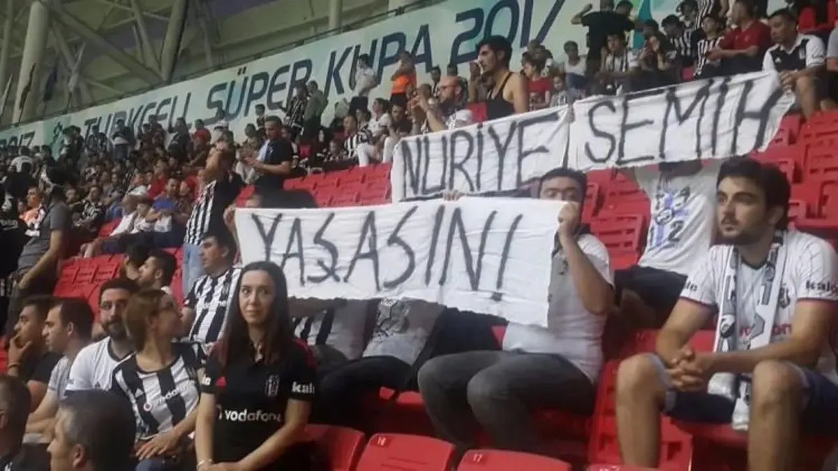kulupbaskanii's tweet photo. samsun’daki kupa finalinde türk bayrakları açan konyaspor tribünlerine karşın iki teröristin probagandasını yapanlar yıllar geçse de şaşırtmıyor. iki tarafın bir olup bursa’ya sövmesi fazlaca şaşırtmadı beni. bursa siksin sizi. https://t.co/8m2wWooef1