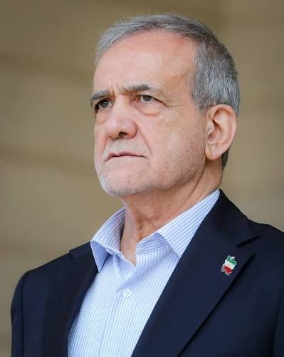 hamidkatebi's tweet photo. کشور قدرتمند کشوری نیست که فقط دشمن از حمله به آن بترسد؛ کشوری است که جوانش از ازدواج و فرزندآوری، سرمایه‌گذار از سرمایه‌گذاری، کارگر و کارمند از پایان یافتن حقوق پیش از پایان ماه، و روزنامه‌نگار از گفتن حقیقت نترسد. قدرت واقعی آنجاست که امنیت کشور با امنیت زندگی مردم جمع شود https://t.co/1rcNnqv4l6