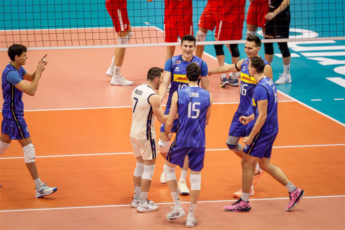 SIRVolleyPG's tweet photo. 🇮🇹 L’Italia vince 3-0 contro la Danimarca e vola ai Quarti di Finale! 

Ad attenderla ci sarà la Finlandia! 

#BlockDevils #EURO2026 https://t.co/706ObwQSty