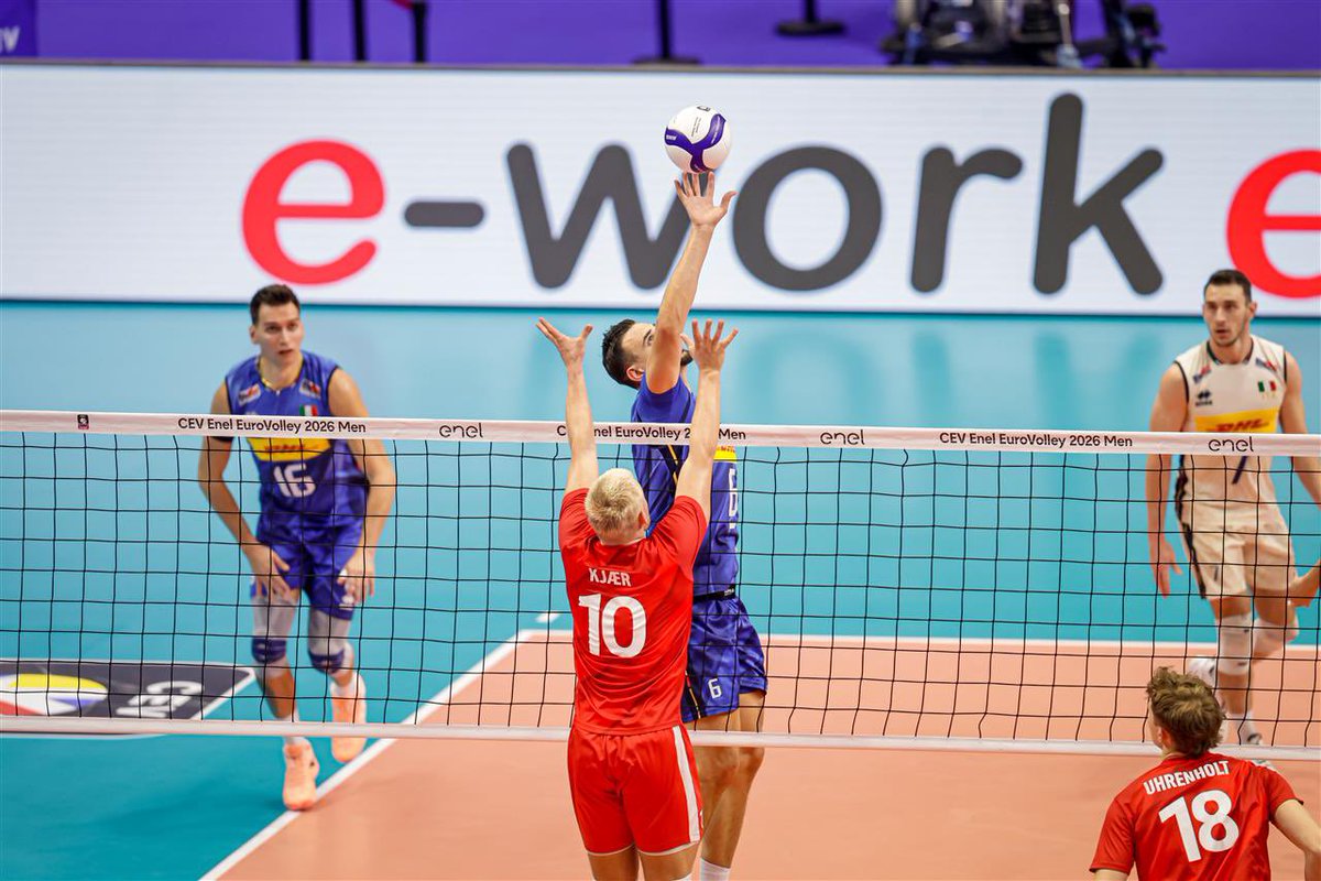 SIRVolleyPG's tweet photo. 🇮🇹 L’Italia vince 3-0 contro la Danimarca e vola ai Quarti di Finale! 

Ad attenderla ci sarà la Finlandia! 

#BlockDevils #EURO2026 https://t.co/706ObwQSty