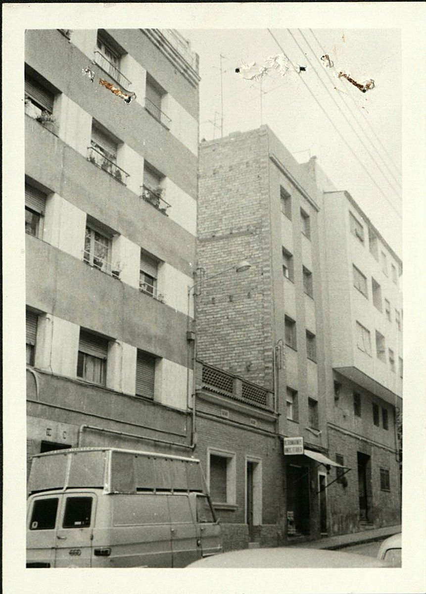 ireneuc's tweet photo. El 1932 la Joaquima Gallemí Serra va presentar a l'ajuntament un projecte d'urbanització, en nom de una sèrie de propietaris, on entrava el carrer Òrrius. El carrer acabaria tenint el seu nom actual per ser aquest poble del Maresme el lloc on residia la sol·licitant. #HistoriaLH https://t.co/V53huKY5k1