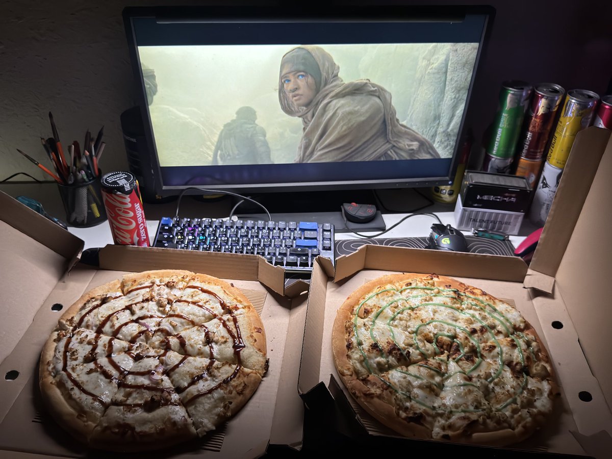 pokoisreformed's tweet photo. Rewatching dune
Eating two large pizzas
LIFE IS LIFING💚💚💚
#ImNotFat #ItWasAnOffer https://t.co/656COvGGnp