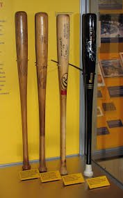 UNOFFICIALFACT's tweet photo. I will advise you to buy a professional baseball bat. Specification 33–34 inches, 31–33 ounce. 

There are lots of balls to play out there.
It is very potable, and easy to move around with.

Let those APC thugs come. https://t.co/62D2VzZXuS