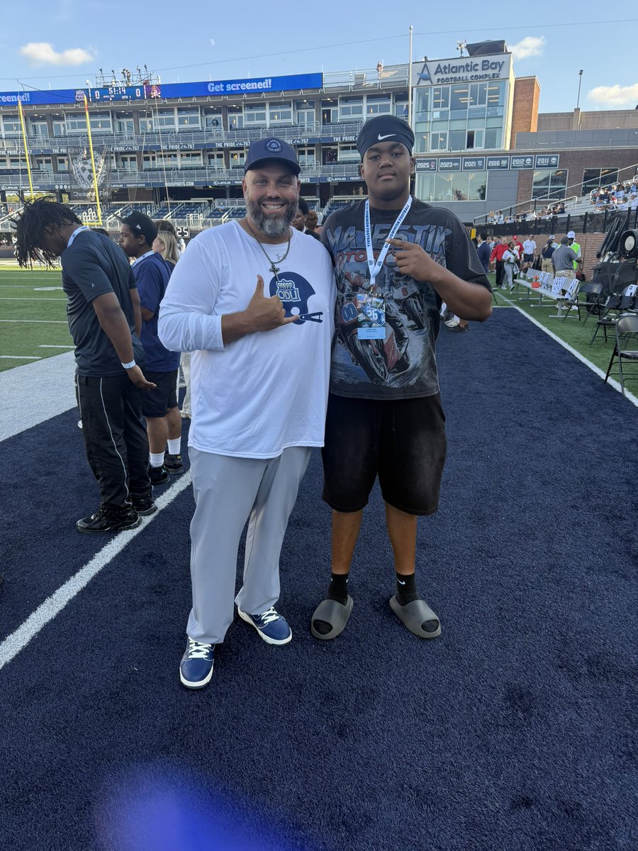 Delk__'s tweet photo. Had a great time being back home in the 757 to watch @ODUFootball last night! Thank you again @CoachPhil_ODU for the invite and the great conversation. Excited to be back ‼️‼️‼️ #ODU @RickyRahne @CoachHSims @StevieFBALL @CoachKodyCook19 @Coach_TLucas @AnnaH247 @whelms21 @CoachTMcCormick 

@coacheast_cutty 
@chelms56 
@cuttytrack 
@dukehwt 
@peterausiello12 
@rjjcrp 
@Weston_Rafferty
